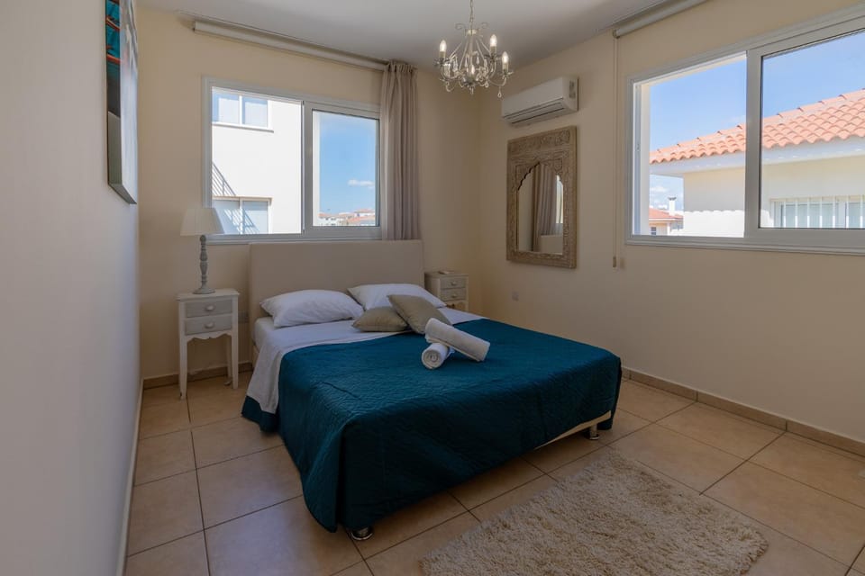 Bed, Photo of the whole room, Bedroom, towels, air conditioner