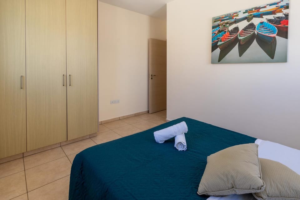 Bed, Photo of the whole room, Bedroom, towels, wardrobe