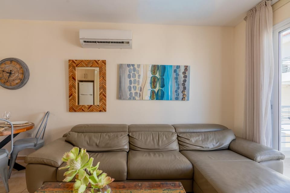 Living room, Seating area, air conditioner