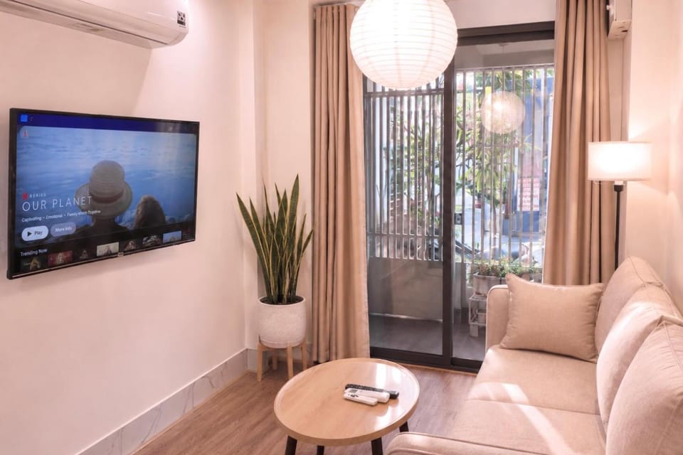 Patio, Communal lounge/ TV room, TV and multimedia, Living room, Seating area, Evening entertainment, air conditioner