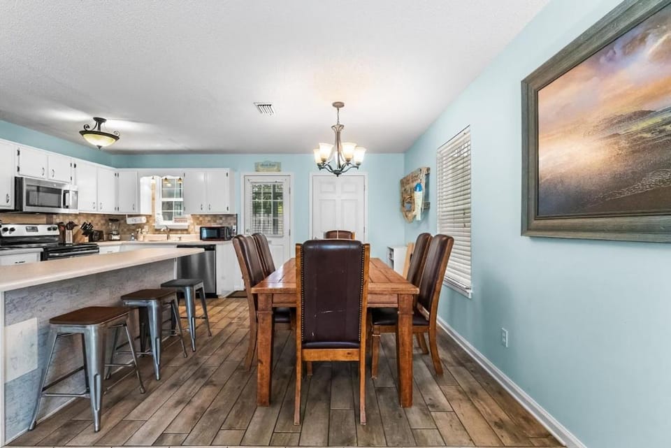 Gulf-Coast Townhome minutes walk to the Beach House in Panama City Beach