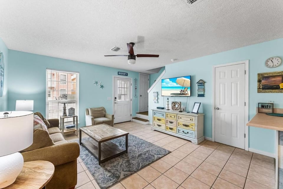 Gulf-Coast Townhome minutes walk to the Beach House in Panama City Beach