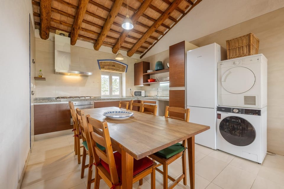Property building, Kitchen or kitchenette, Living room