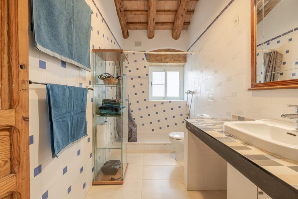 Bathroom, Living room