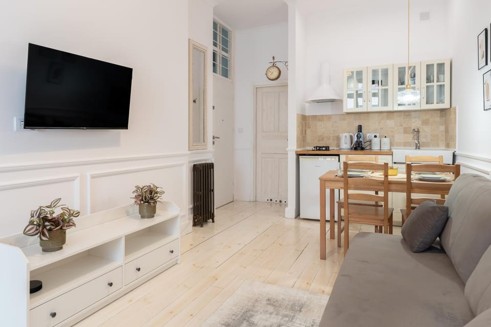 TV and multimedia, Kitchen or kitchenette, kitchen