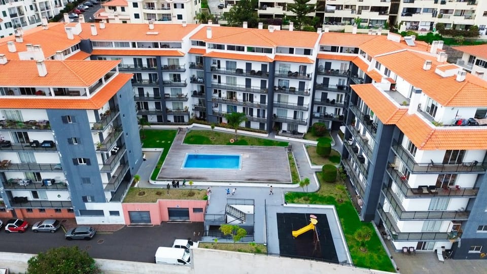Property building, Day, Bird's eye view, Pool view