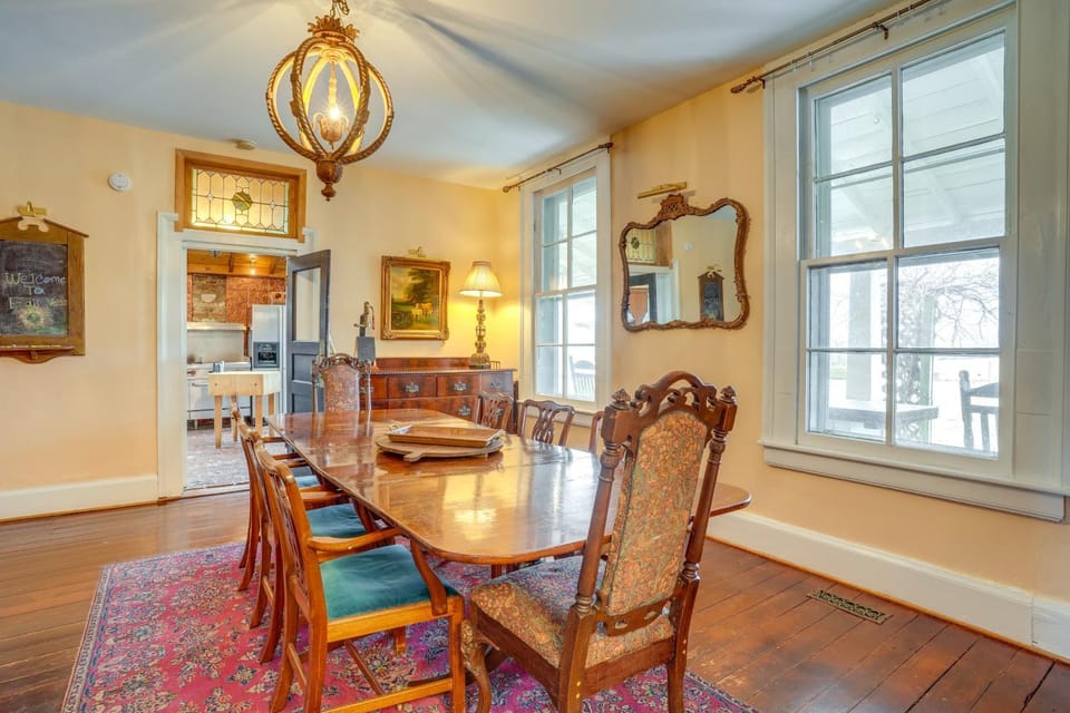 Hot Tub Access: Historic Group Getaway in Amherst! House in Massies Mill