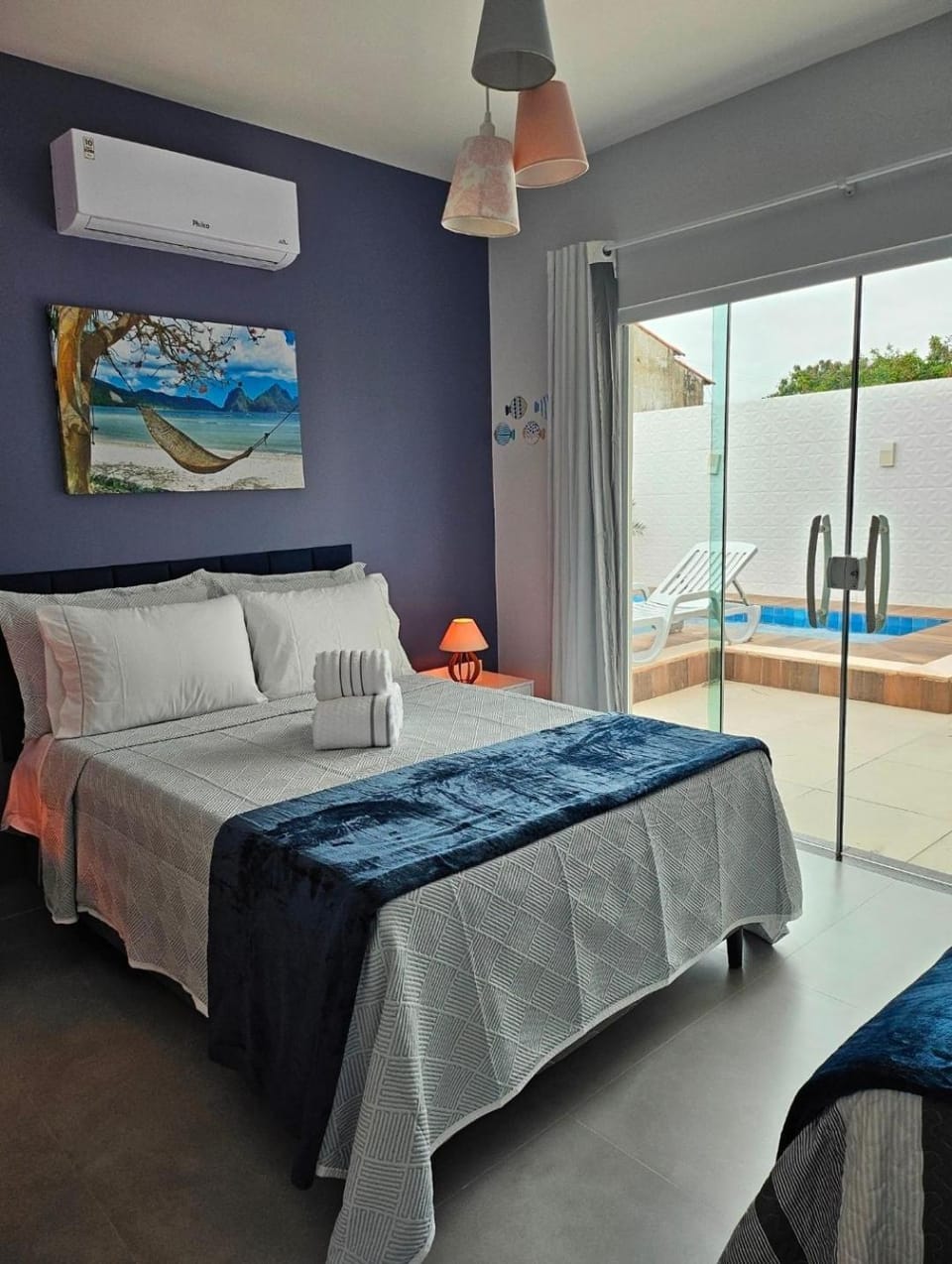 Bed, Bedroom, air conditioner