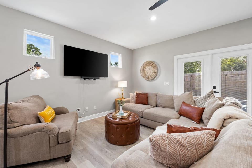 Book Me Baby! Seascape at PCB House in Upper Grand Lagoon