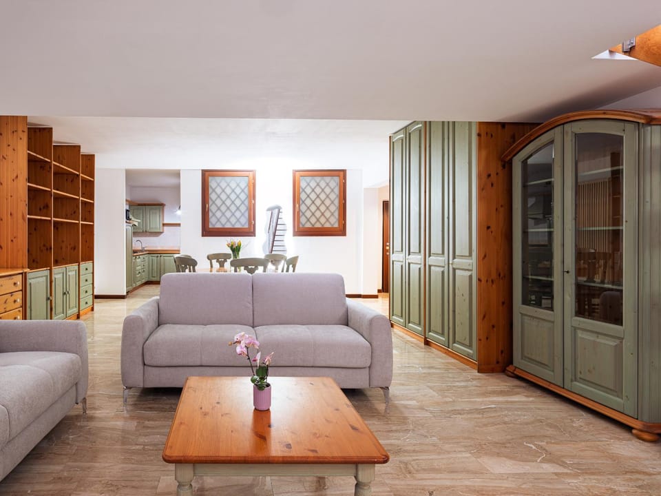 Bed, Coffee/tea facilities, Bedroom, hair dryier, internet, microwave, towels, kitchen