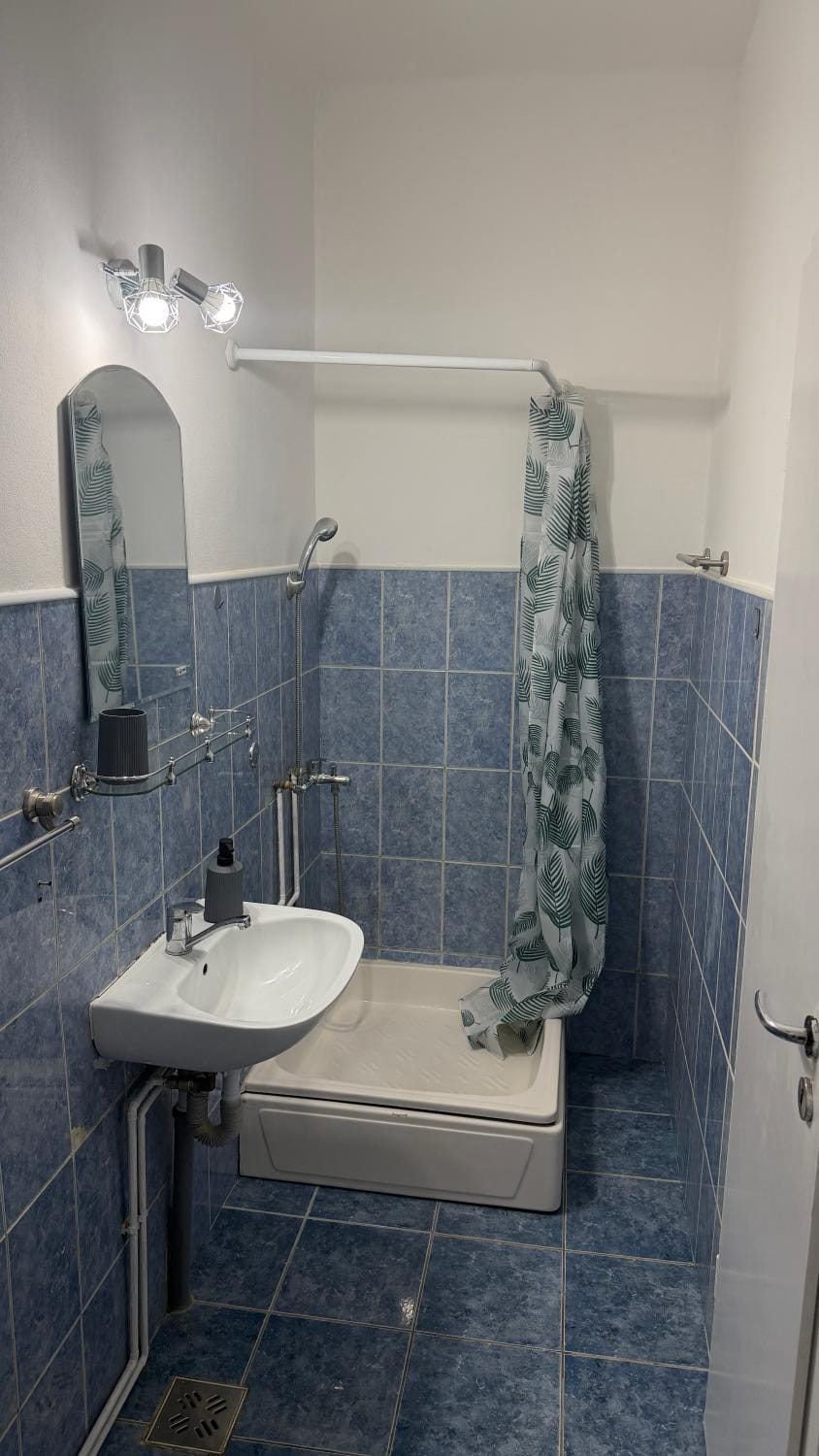 Shower, Bathroom, towels