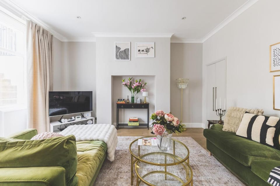 Communal lounge/ TV room, TV and multimedia, Living room, Seating area