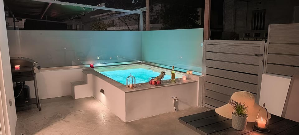 Cozy Apartment with Private Jacuzzi - Fiber Internet - Private Parking Apartment in Chania