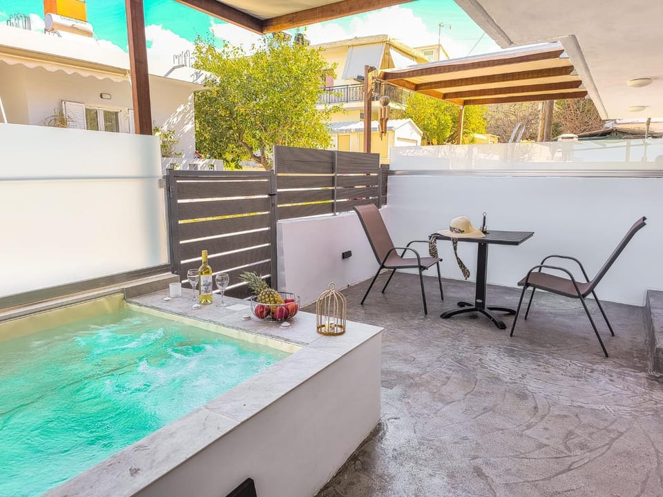 Cozy Apartment with Private Jacuzzi - Fiber Internet - Private Parking Apartment in Chania