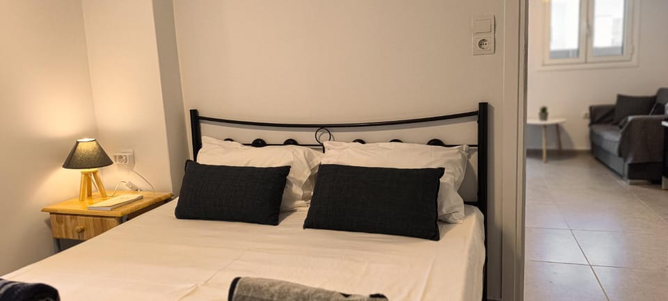 Cozy Apartment with Private Jacuzzi - Fiber Internet - Private Parking Apartment in Chania