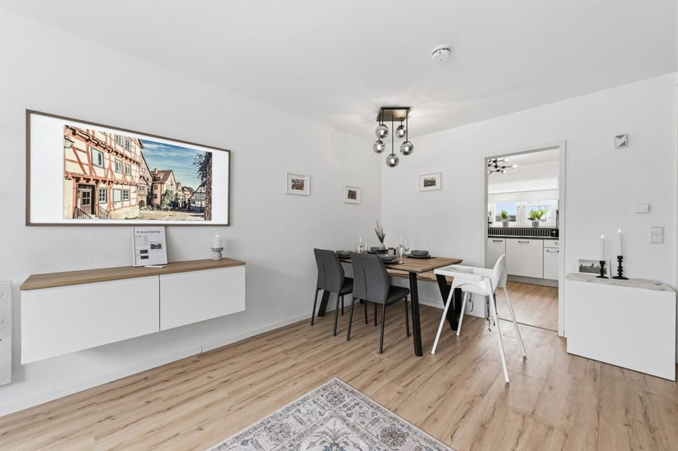 Seating area, Dining area