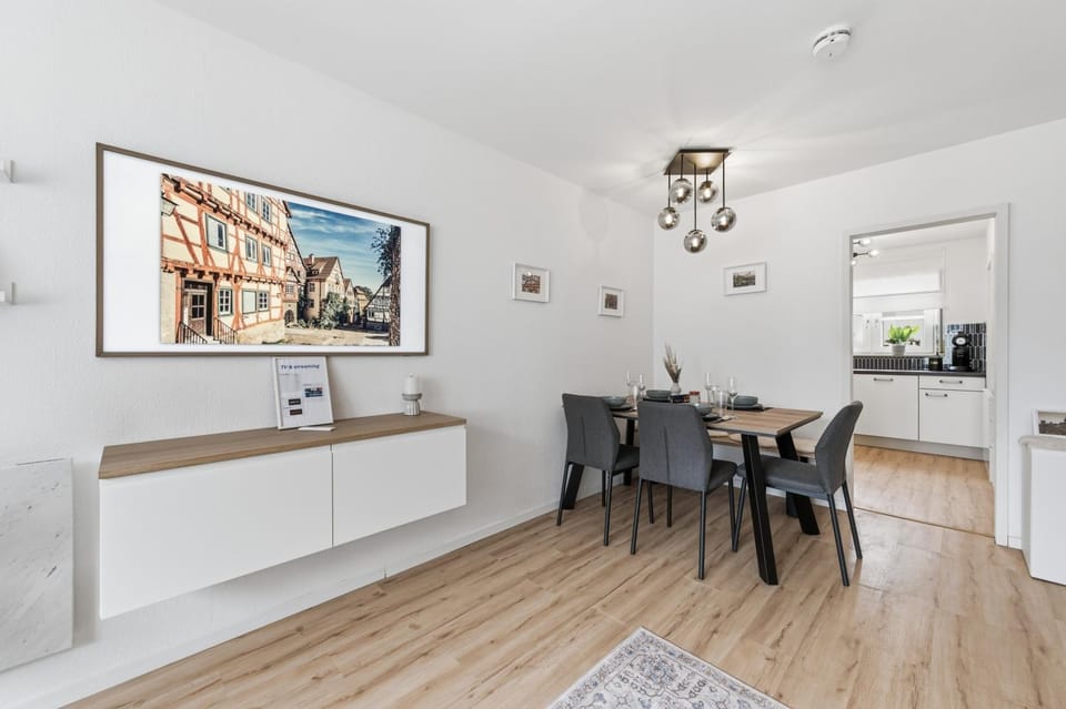 Seating area, Dining area