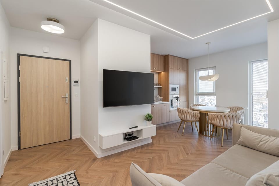 TV and multimedia, Living room, Seating area, Evening entertainment