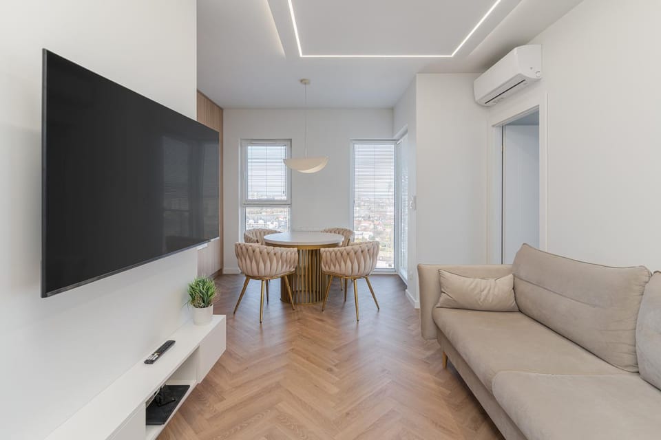 TV and multimedia, Living room, Seating area, Dining area, Evening entertainment