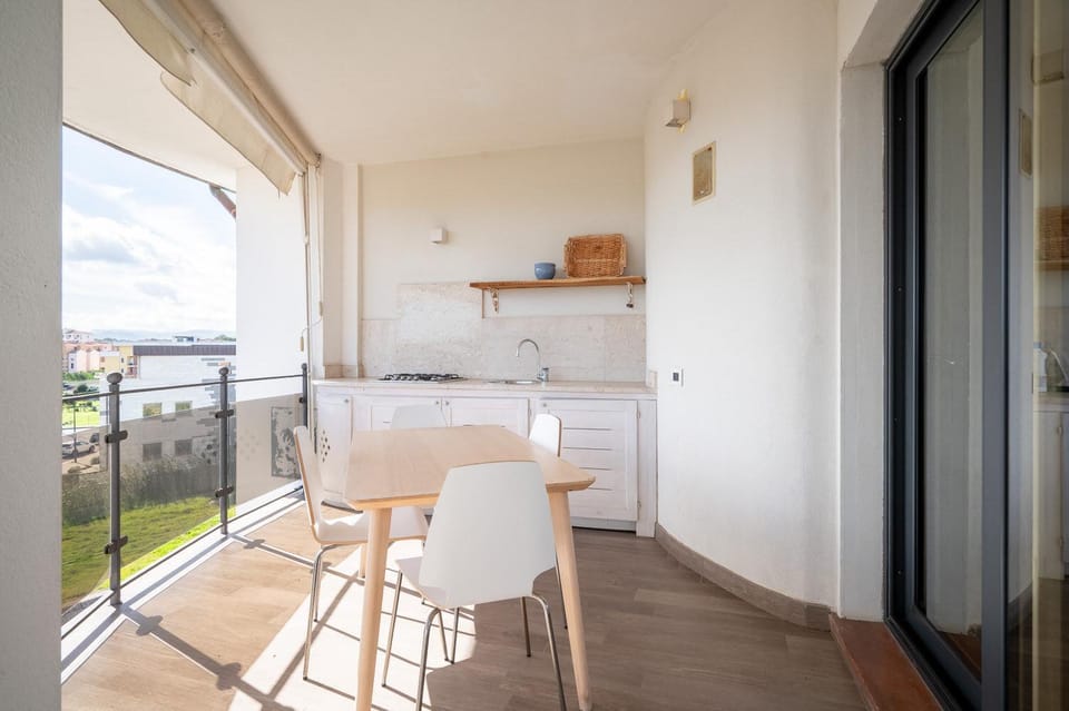 View (from property/room), Balcony/Terrace, Kitchen or kitchenette, Dining area
