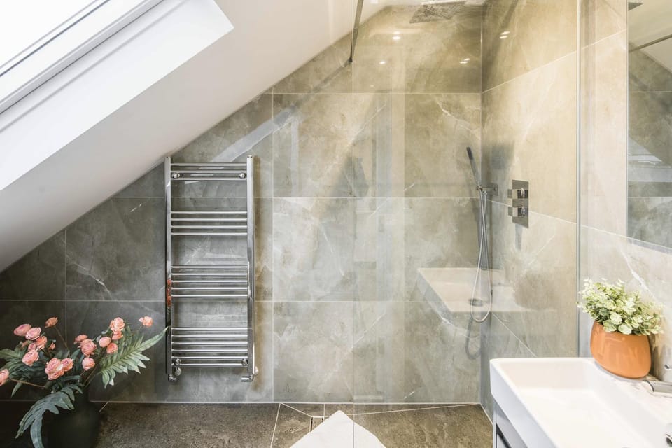 Modern duplex flat at Barons Court station Apartment in City of Westminster