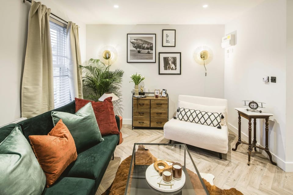 Modern duplex flat at Barons Court station Apartment in City of Westminster
