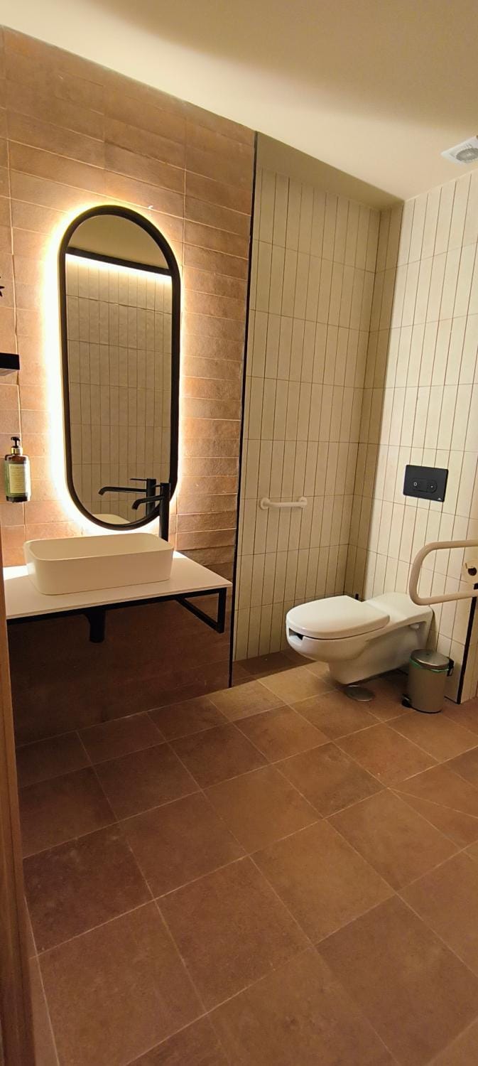 Bathroom, towels