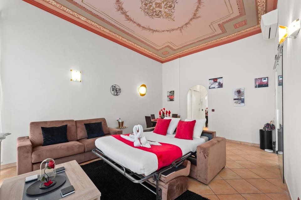 Communal lounge/ TV room, Bed, TV and multimedia, Living room