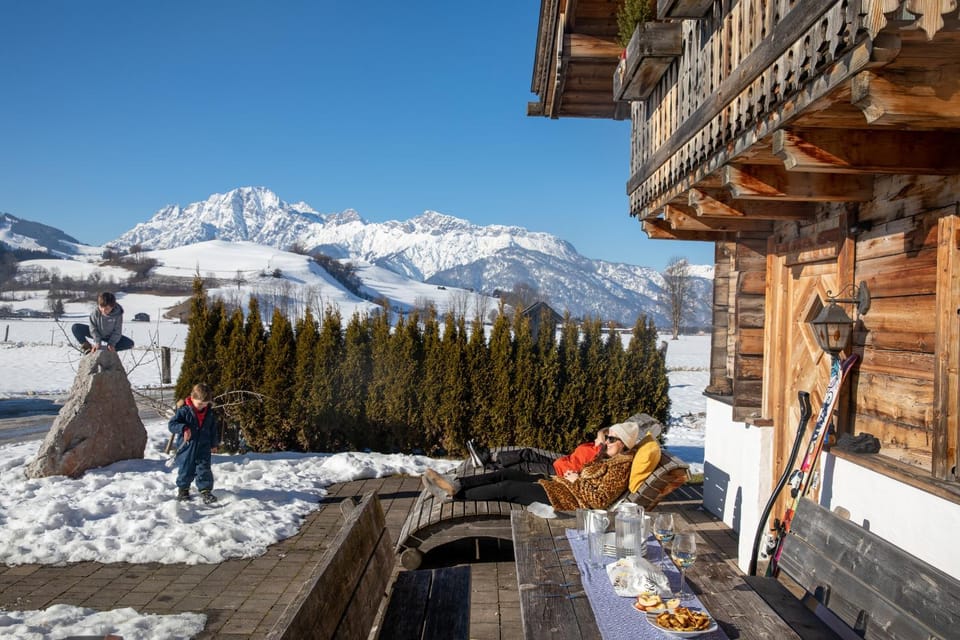 Property building, Day, Natural landscape, Winter, View (from property/room), Mountain view, group of guests