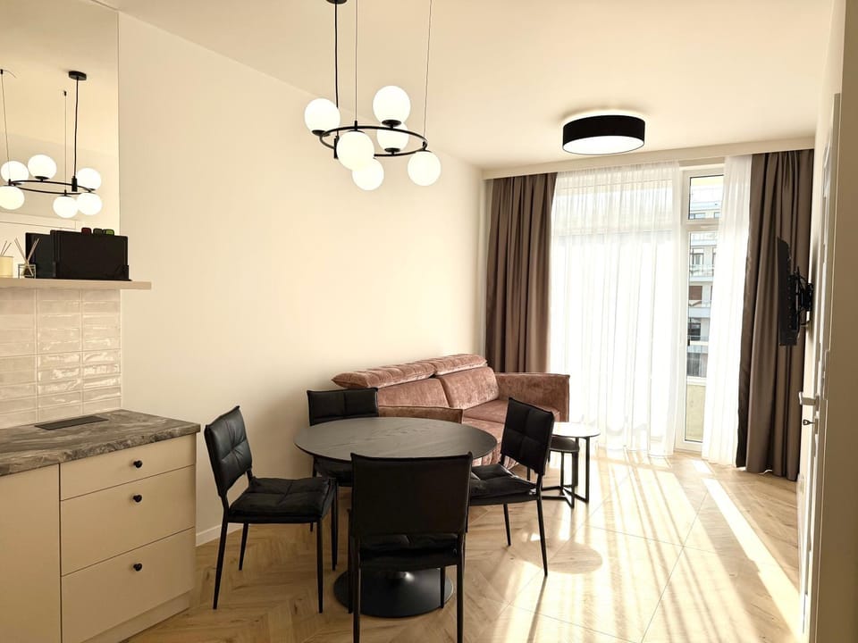 Kitchen or kitchenette, Living room, Seating area, Dining area