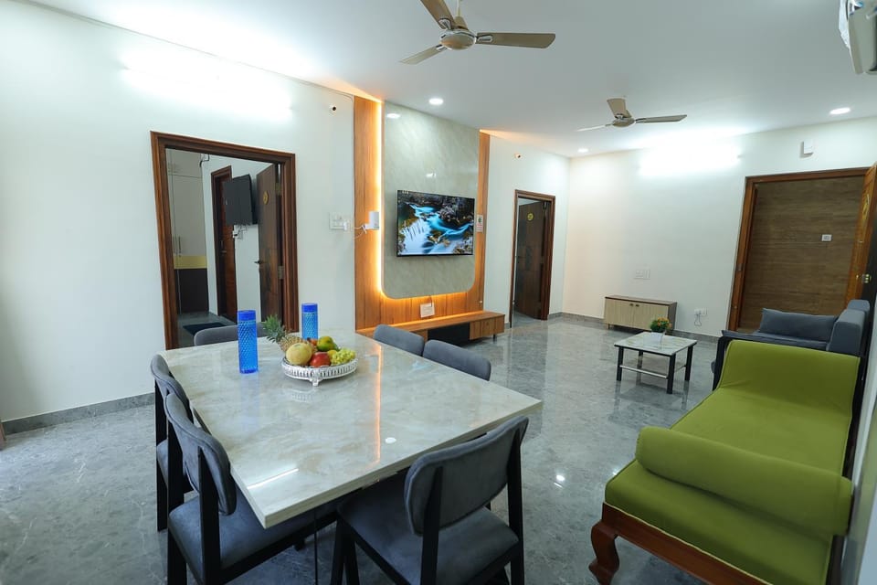 Living room, Seating area, Dining area