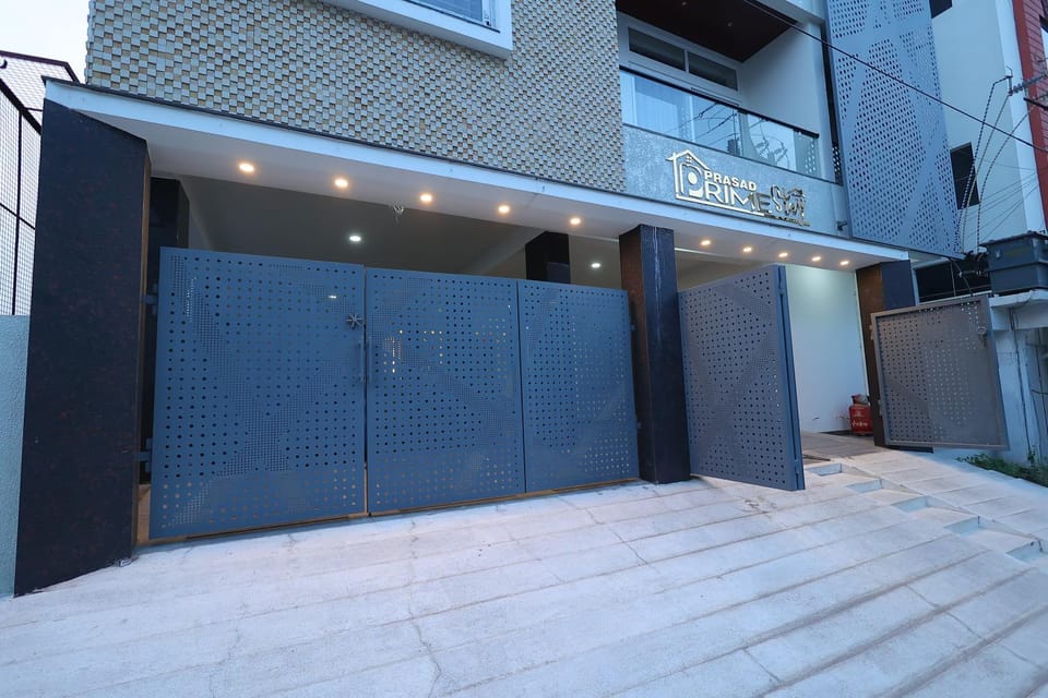 Facade/entrance