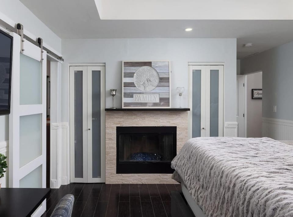 Bed, Photo of the whole room