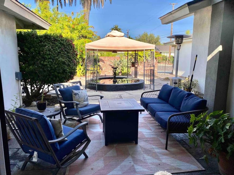 Garden, View (from property/room), Seating area, sunbed