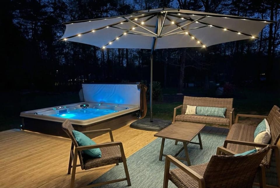 Pennsylvania - Private Pickleball Court, Hot Tub and Fire Pit House in Asheville