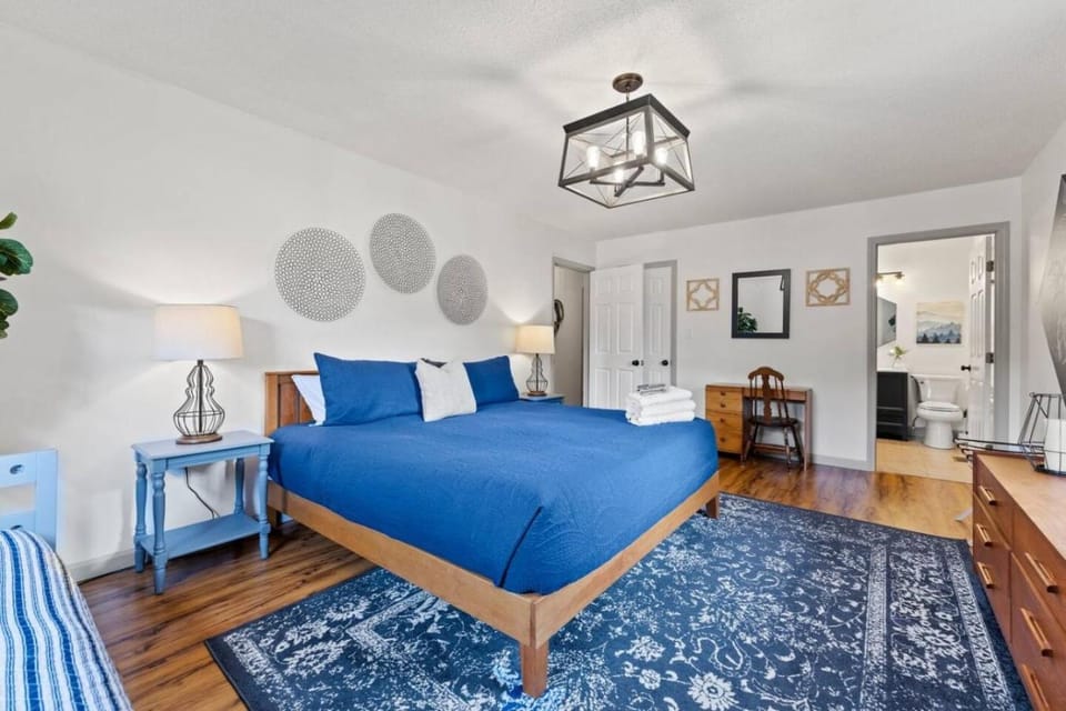 Pennsylvania - Private Pickleball Court, Hot Tub and Fire Pit House in Asheville