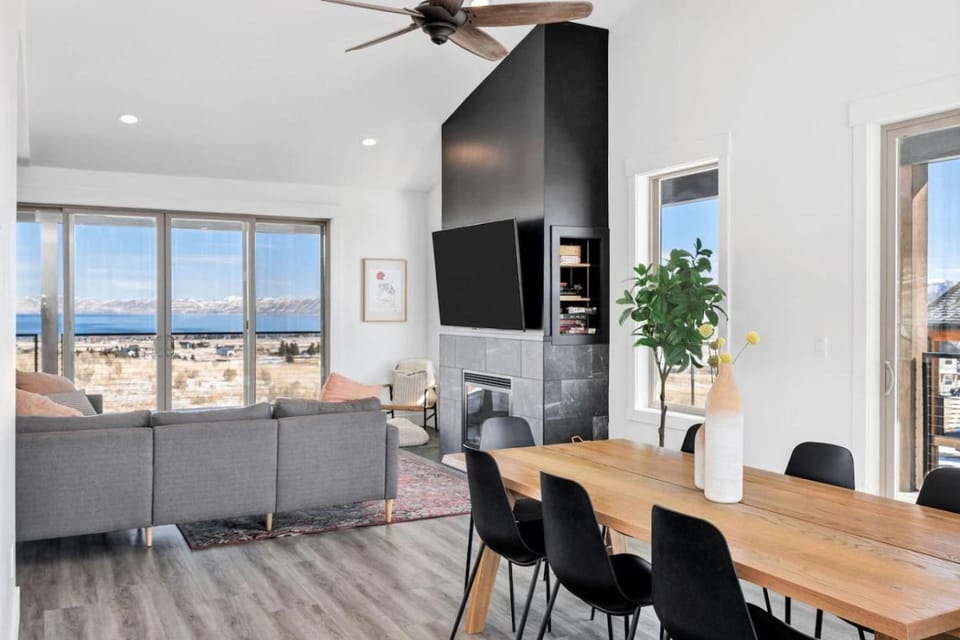The Lazy Days Getaway at Bear Lake with Ideal Beach Access House in Bear Lake