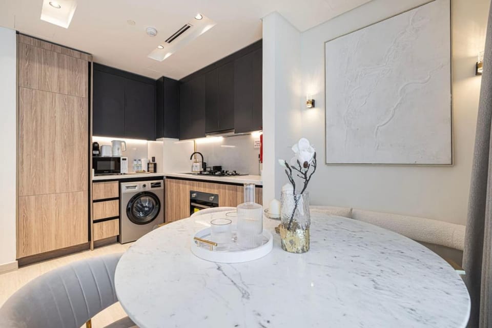 Kitchen or kitchenette, Dining area, stove, washing machine