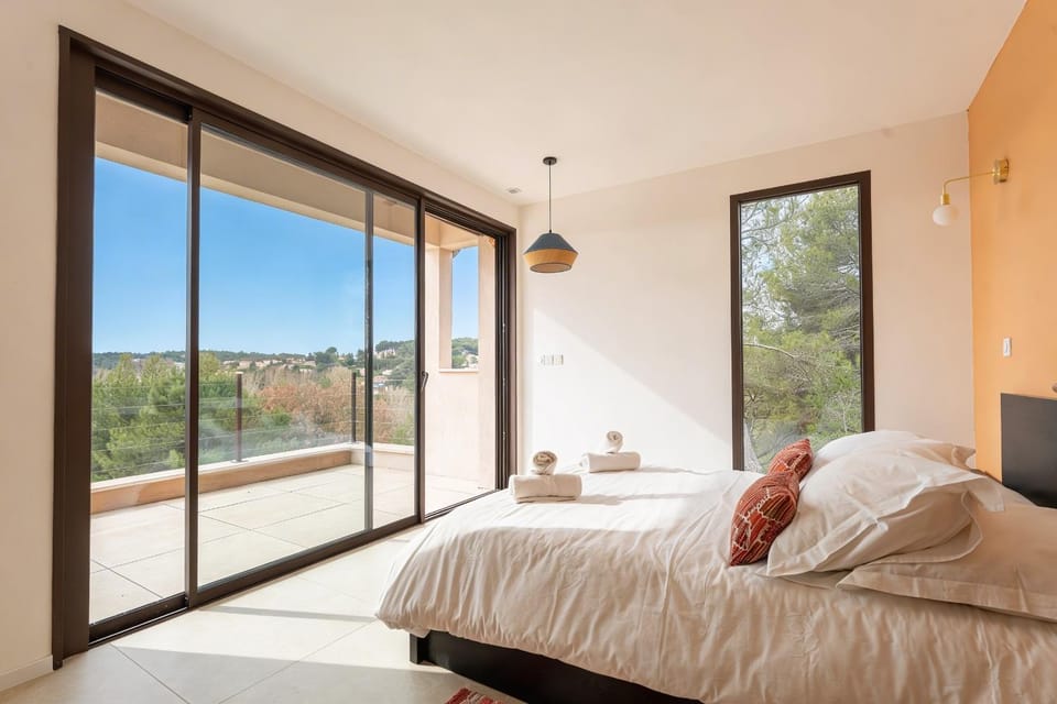 Bed, View (from property/room), Balcony/Terrace, Photo of the whole room, Bedroom