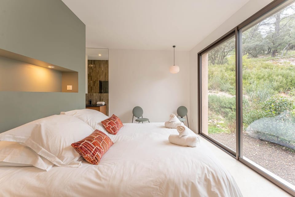 Bed, Garden, Photo of the whole room, Bedroom, Garden view, towels