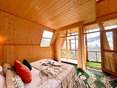 Bedroom, Mountain view