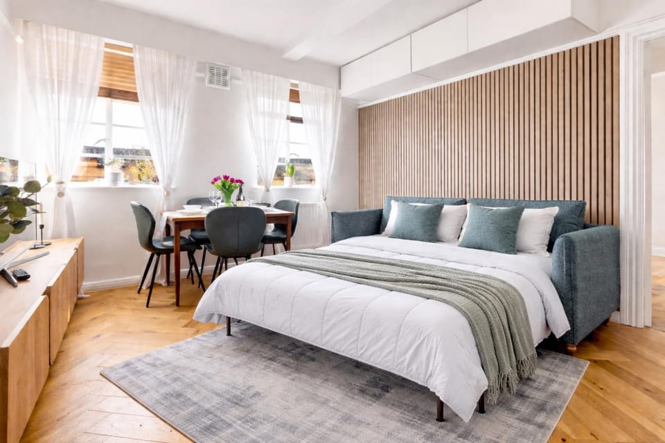Bed, Living room, Dining area