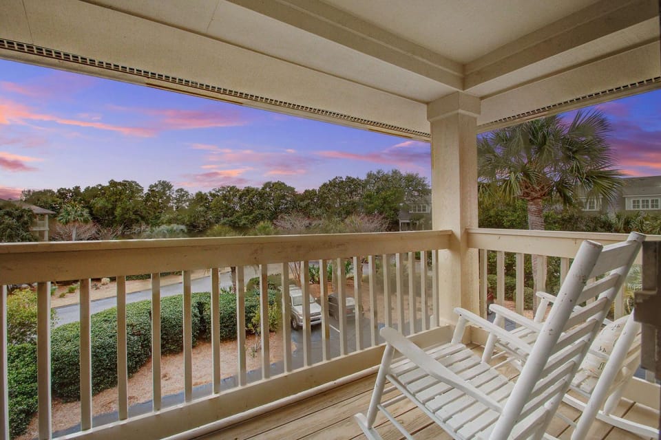 Mellow Marshroom House in Seabrook Island