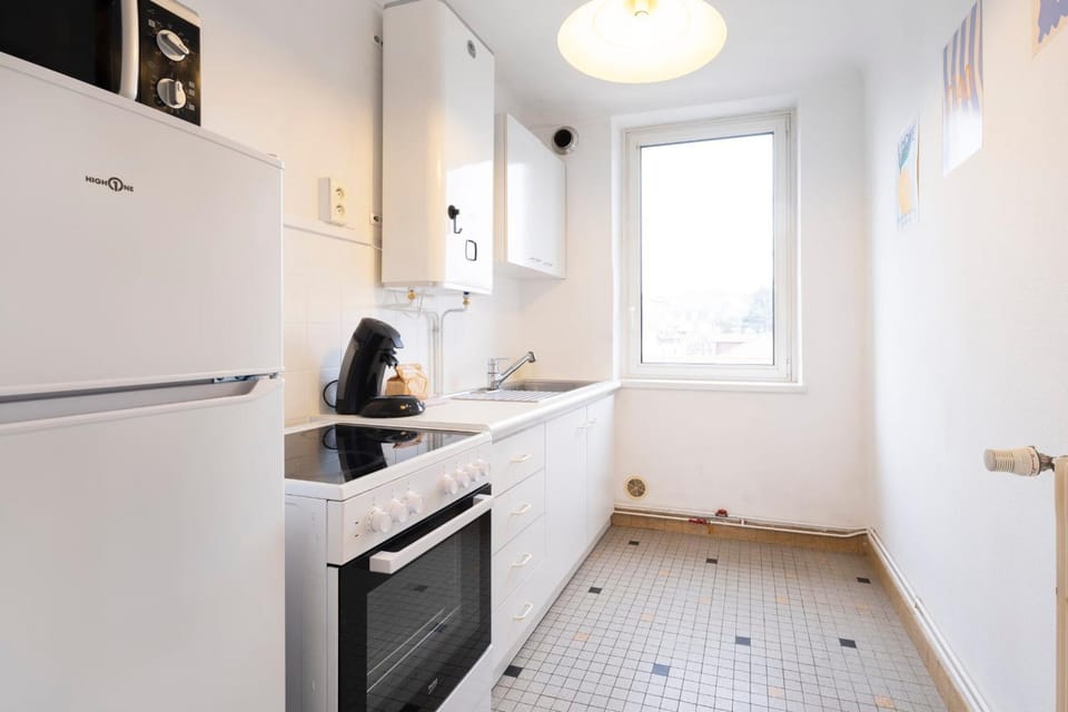 Kitchen or kitchenette, oven, stove