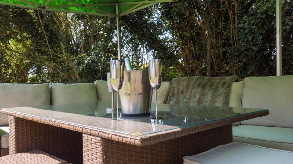 Grand bubble Luxury tent in Borough of Swale
