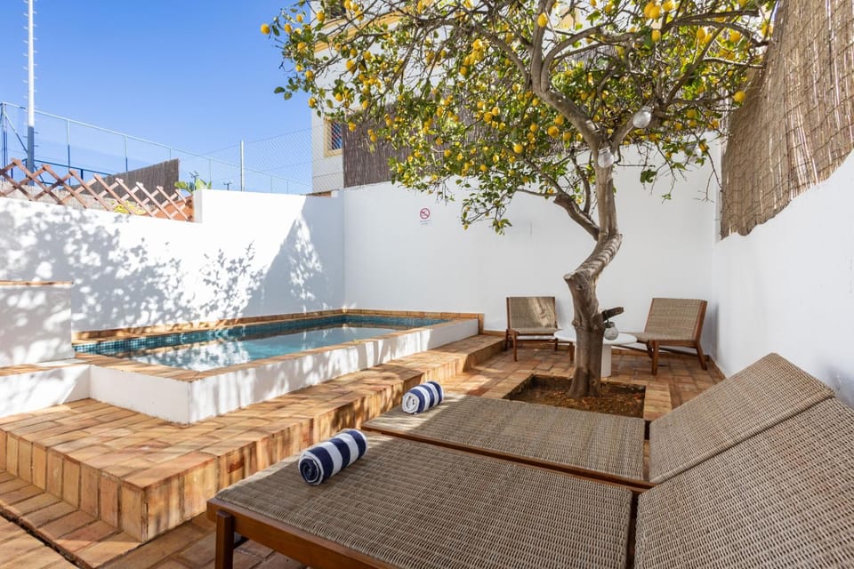 Swimming pool, sunbed