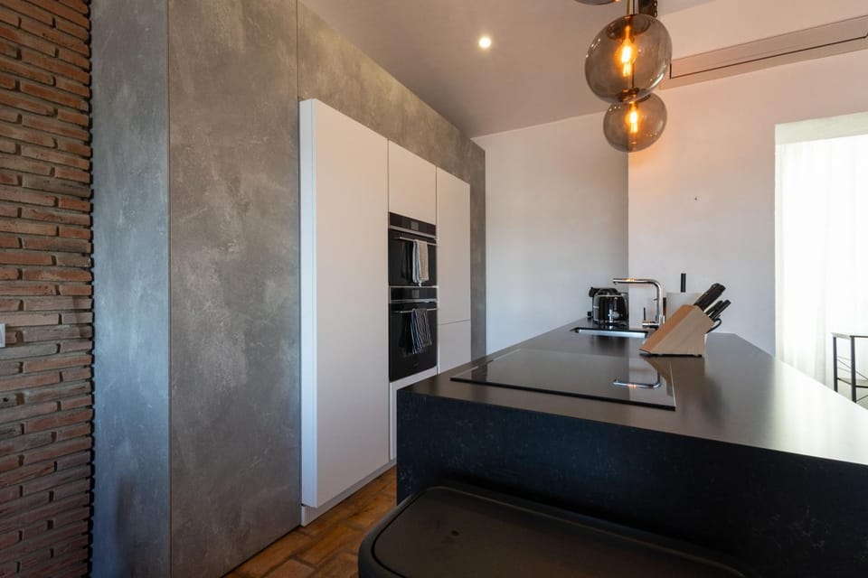 Coffee/tea facilities, dishwasher, oven, toaster, kitchen