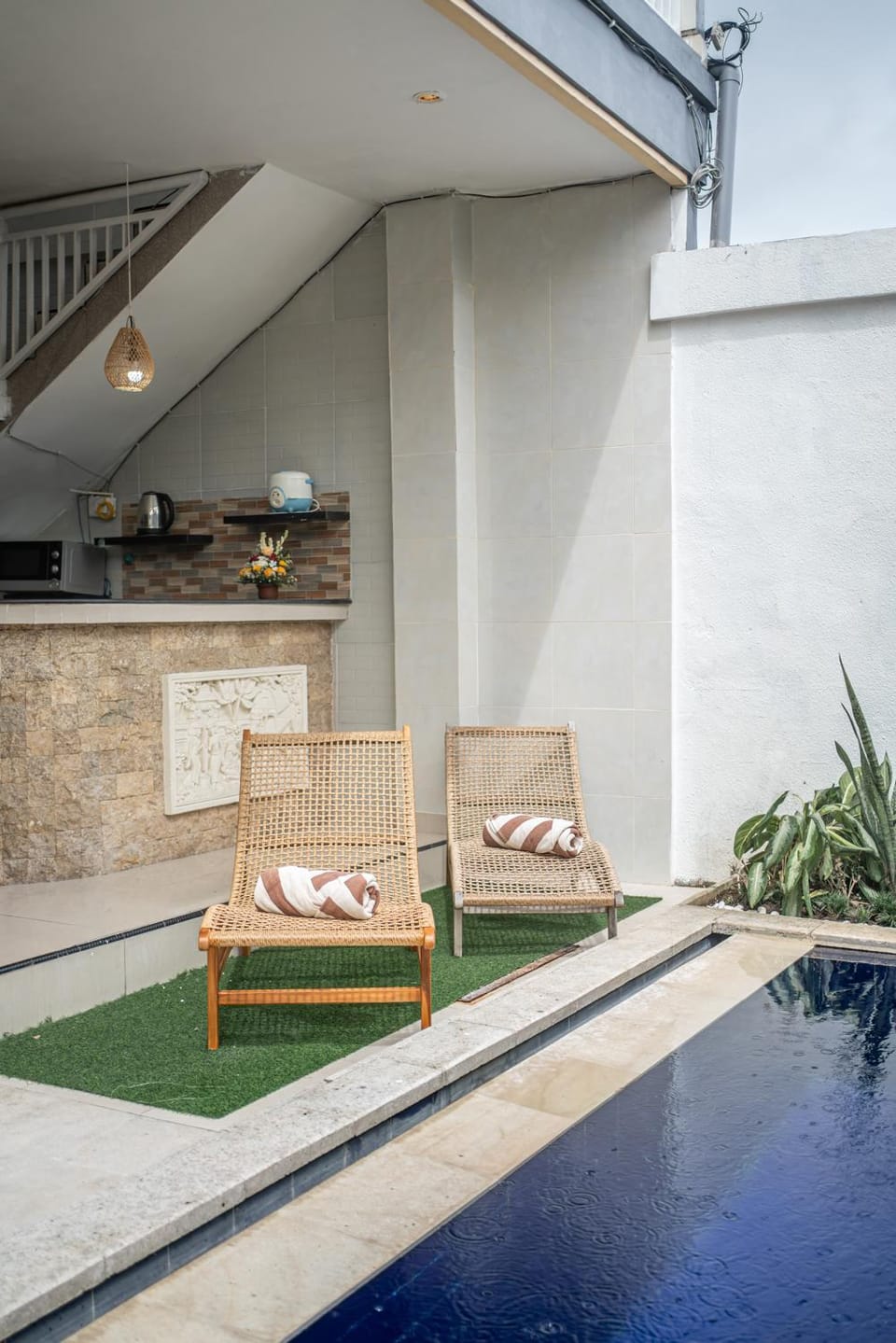 Day, Balcony/Terrace, Seating area, Pool view, Swimming pool, sunbed