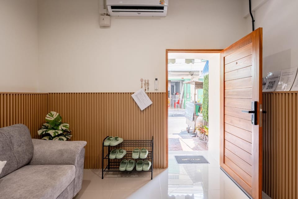 Communal lounge/ TV room