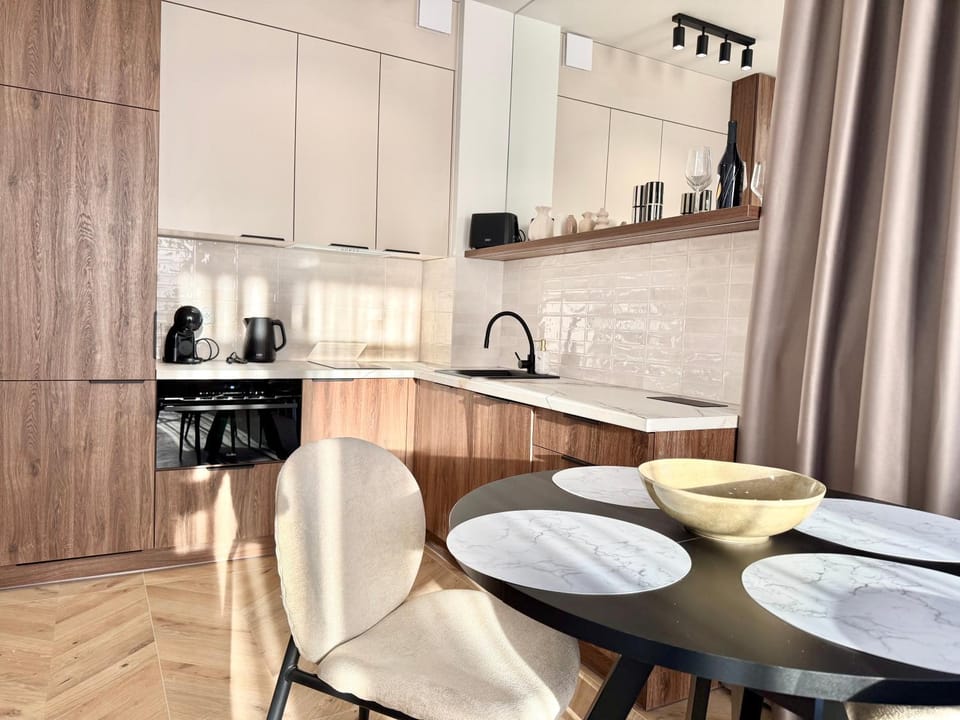 Coffee/tea facilities, Kitchen or kitchenette, Dining area, dishwasher, oven, stove, toaster